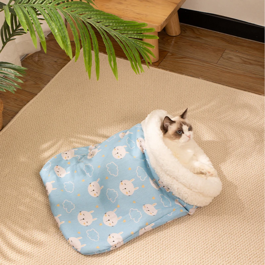 Kuscheliger Schlafsack für Katzen – warm, weich & super süß!