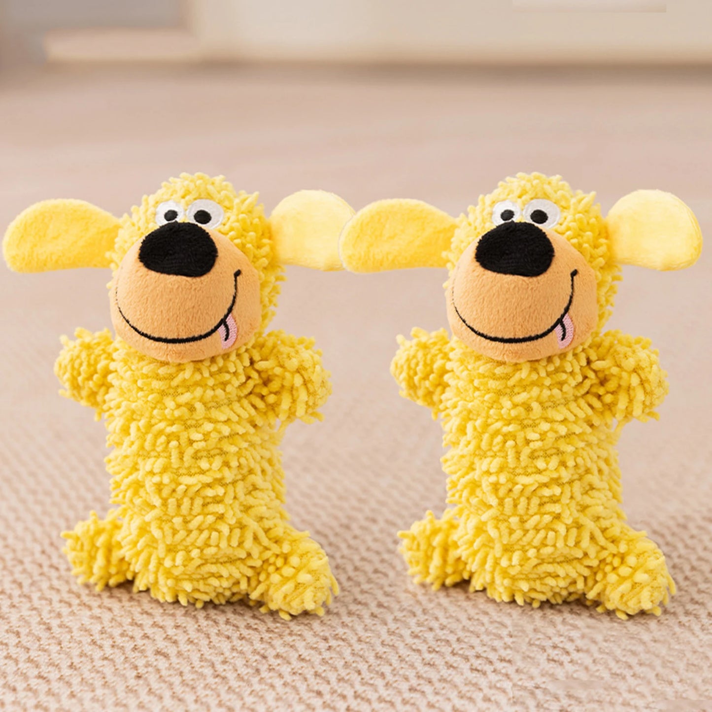 Plüsch Hundespielzeug mit Quietscher – robust & verspielt