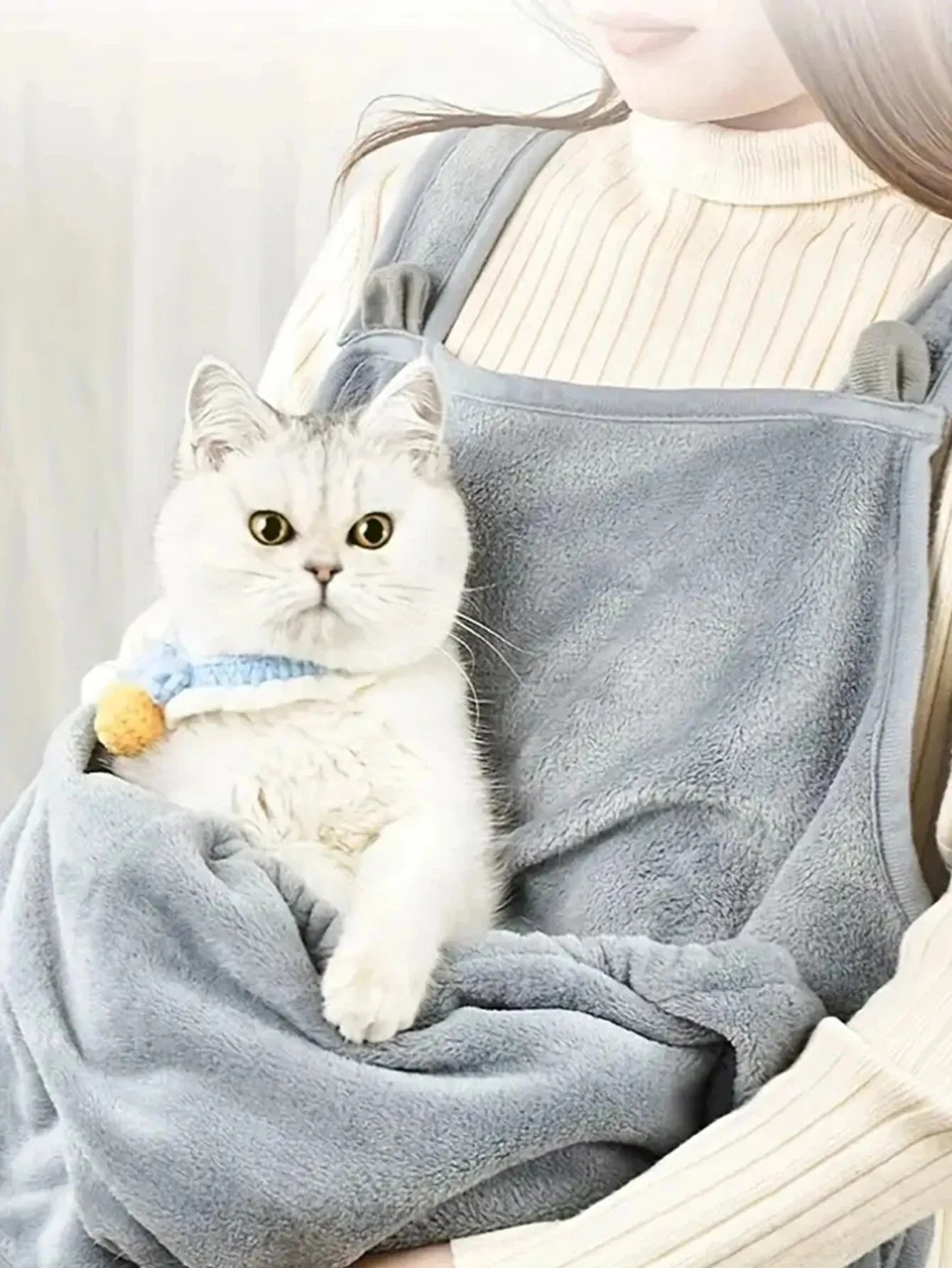 Flauschige Katzen-Trageschürze mit Tasche – Warm, sicher & gemütlich für Zuhause & Reisen