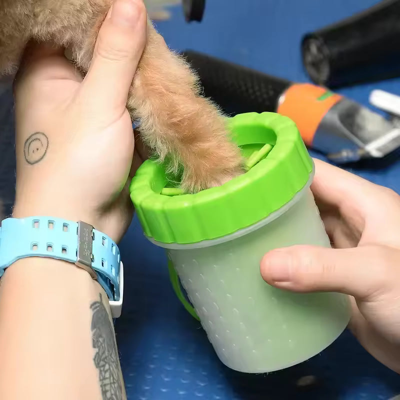 Tragbarer Pfotenreiniger für Hunde sanft und hygienisch