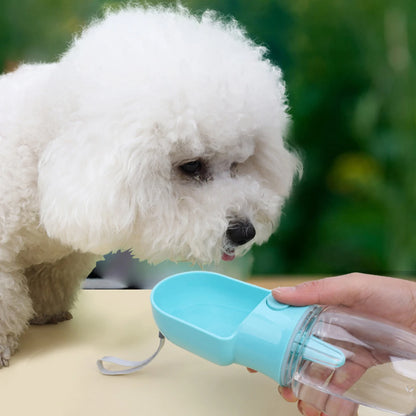 2in1 Wasser- & Futterflasche für Haustiere – Auslaufsicher & smart